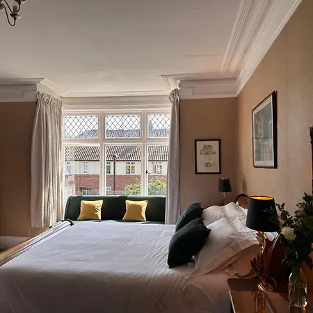 Georges Place York