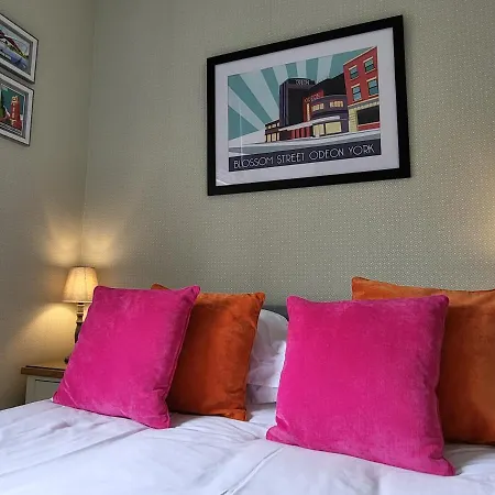 Georges Place Pensjonat 3*